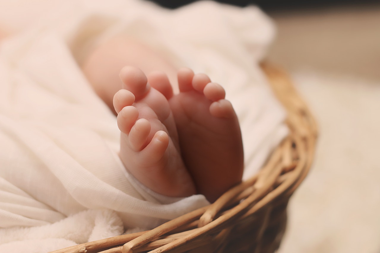 Photo by Pixabay: https://www.pexels.com/photo/baby-s-feet-on-brown-wicker-basket-161534/